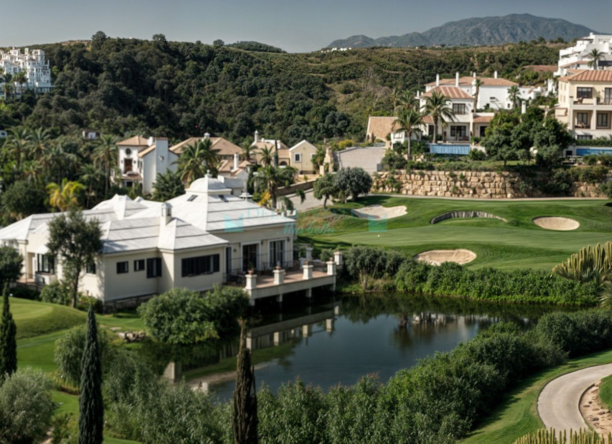 Villa for sale in Estepona