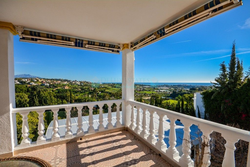 Villa for sale in Estepona