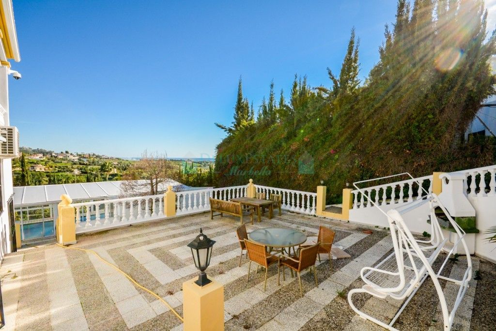 Villa for sale in Estepona