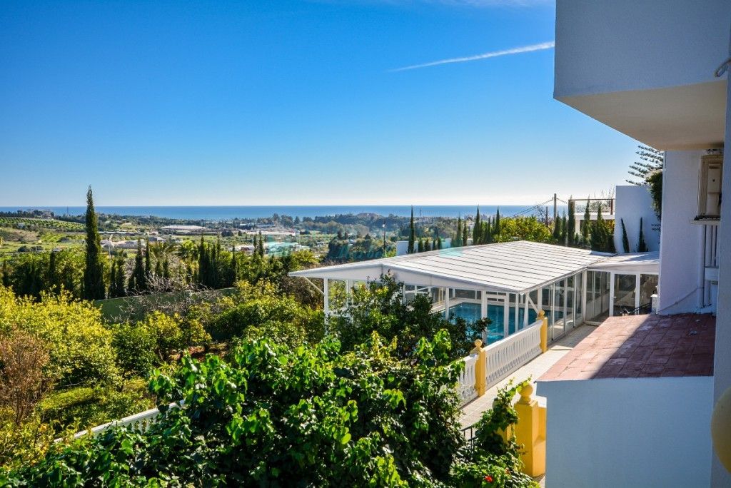 Villa for sale in Estepona