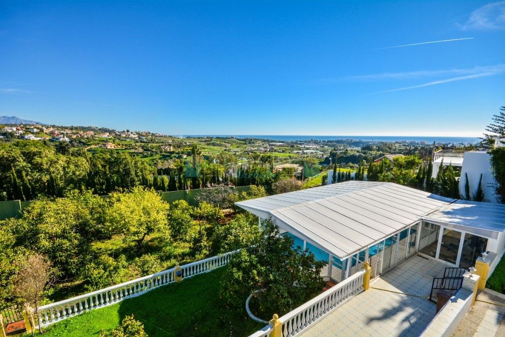 Villa for sale in Estepona