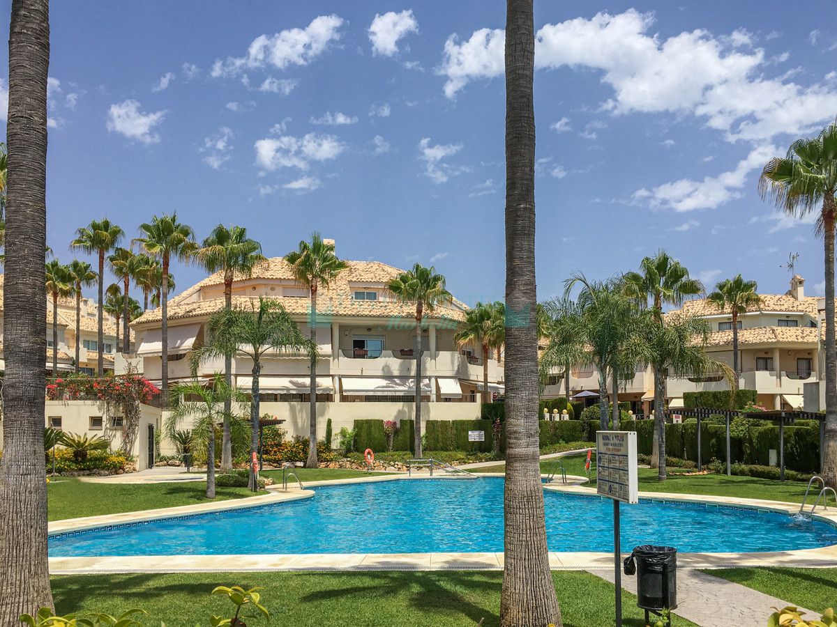 Town House for rent in El Rosario, Marbella East