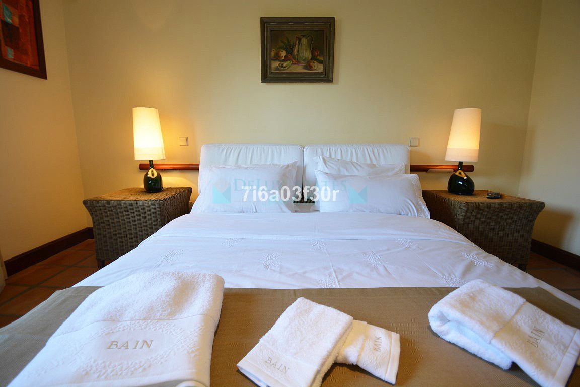 Villa for sale in Nueva Andalucia