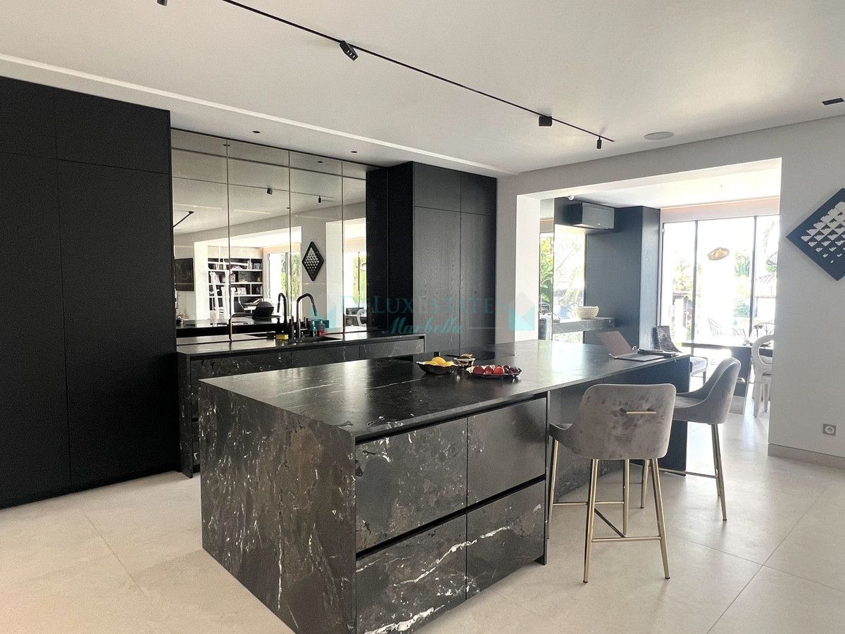 Villa for rent in Nueva Andalucia