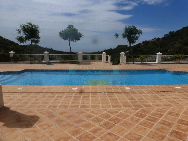 Villa for sale in Benahavis