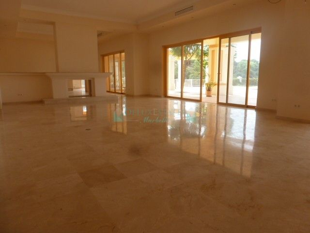 Villa for sale in Benahavis