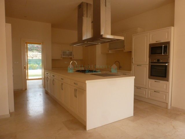 Villa for sale in Benahavis