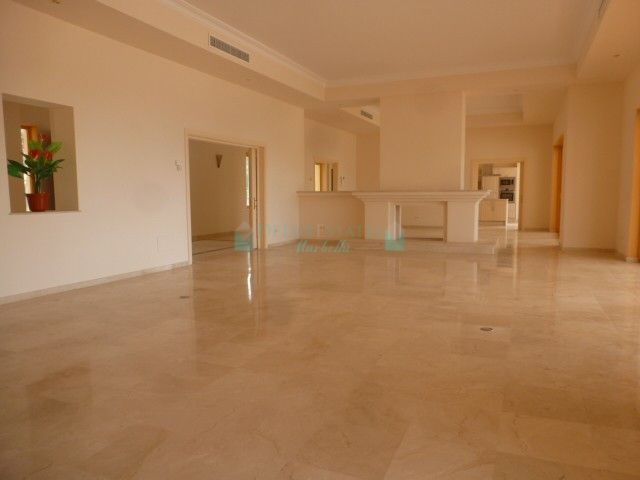 Villa for sale in Benahavis