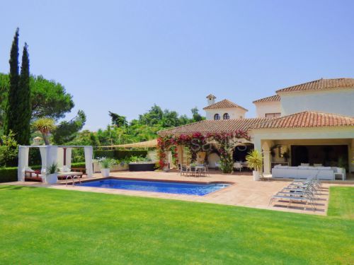 A spacious villa with a fabulous living and entertaining area in the C zone
