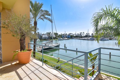 Unique 5 bedroom apartment in Isla de La Vela ,La Marina de Sotogrande on the water canals