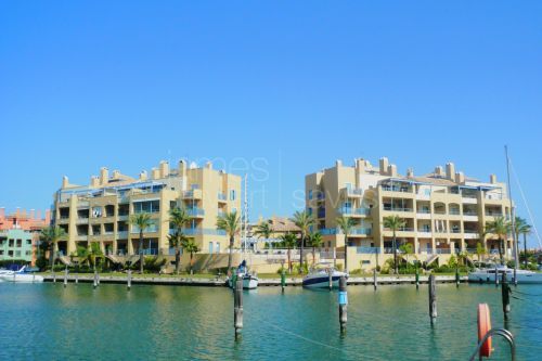 Unique 5 bedroom apartment in La Marina de Sotogrande on the water canals