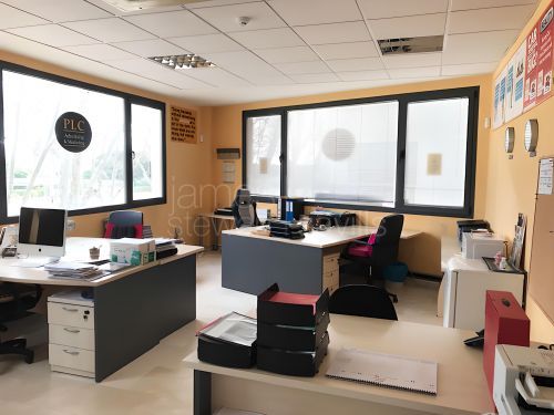 Luminosa oficina en Guadiaro a la venta