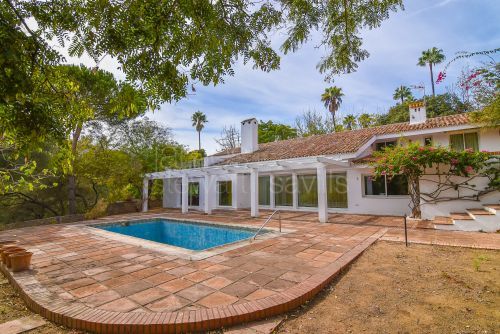 Great Renovation opportunity in a fabulous location in Kings & Queens, Sotogrande