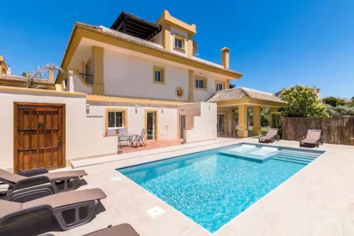 Charming Semi-Detached House in San Roque Club
