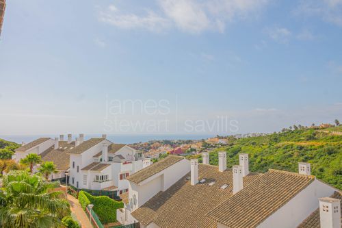 Apartamento Reformado con Vistas al Mar y 2 Plazas de Garaje | La Alcaidesa