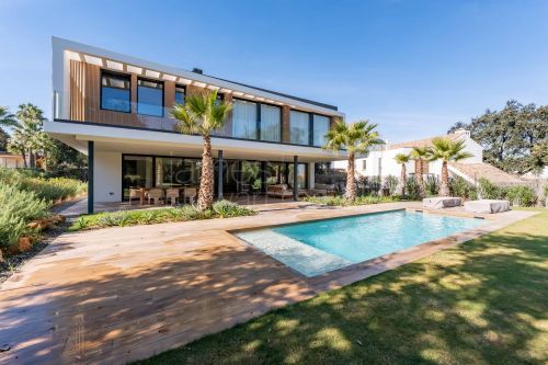 Villa contemporánea de nueva construcción en la zona B de Sotogrande Costa