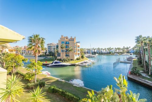 Sotogrande Marina Apartment with Fireplace and Terrace – Includes Parking and Storage