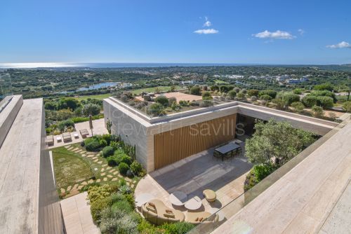 Villa contemporánea con vistas panorámicas al mar, al golf y a las montañas en La Reserva, Sotogrande