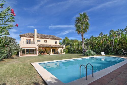 Very attractive villa with character in the B zone of Sotogrande Costa