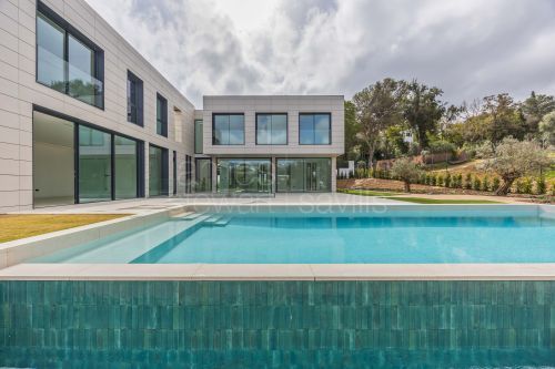 Contemporary Six-Bedroom Villa in Sotogrande Alto