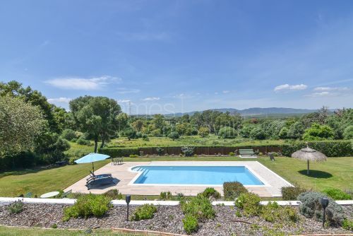 Fantastic country house with stables on nearly 8 acres of land only 10 mins from the coast