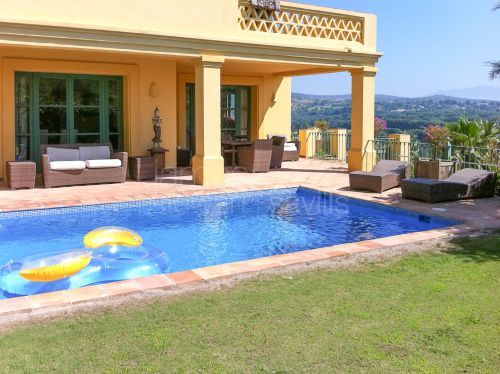 Traditional Andaluz style villa in the F zone with elevated panoramic country views