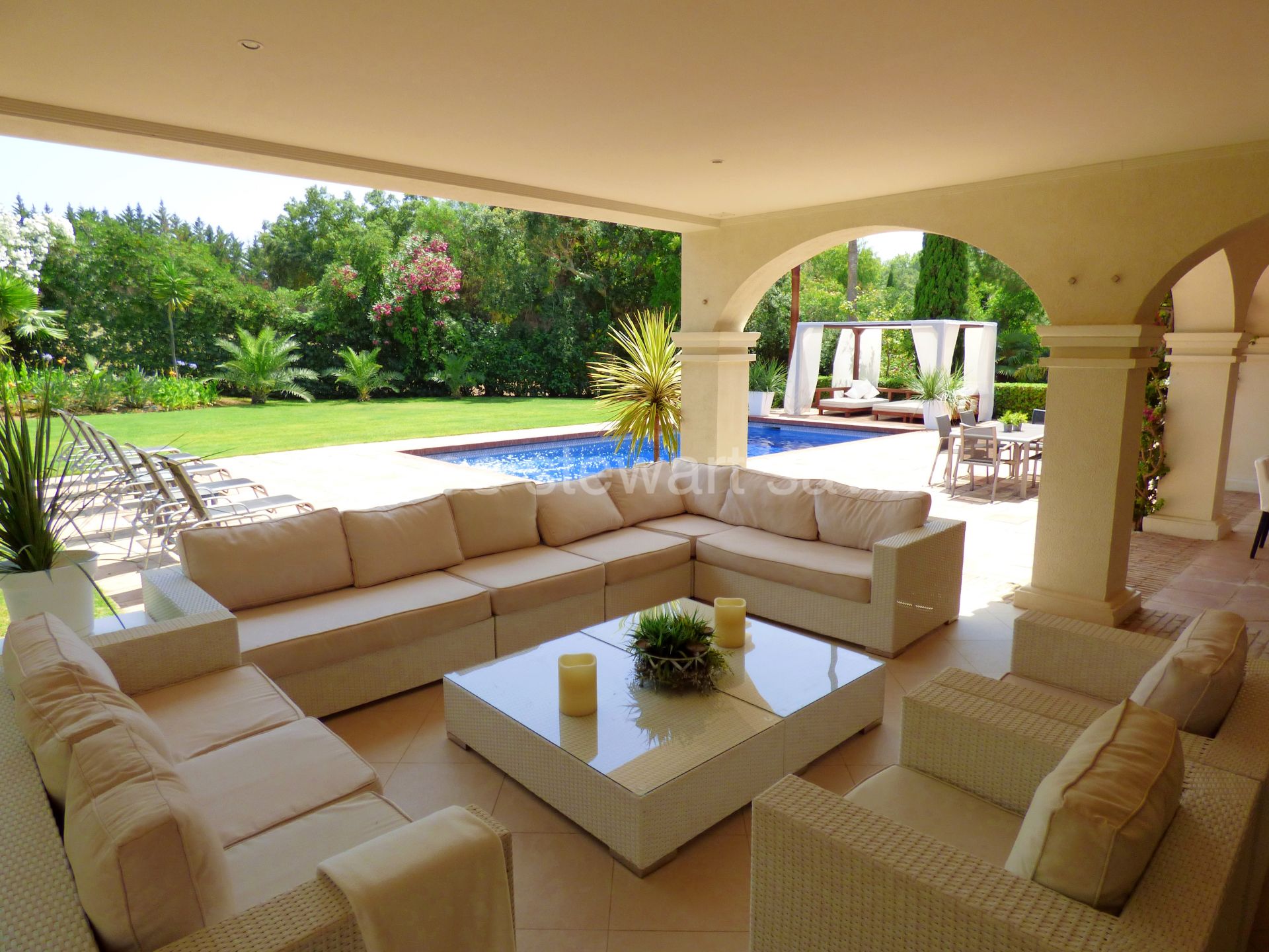 Spacious villa in a mature area with a beautiful outdoor area