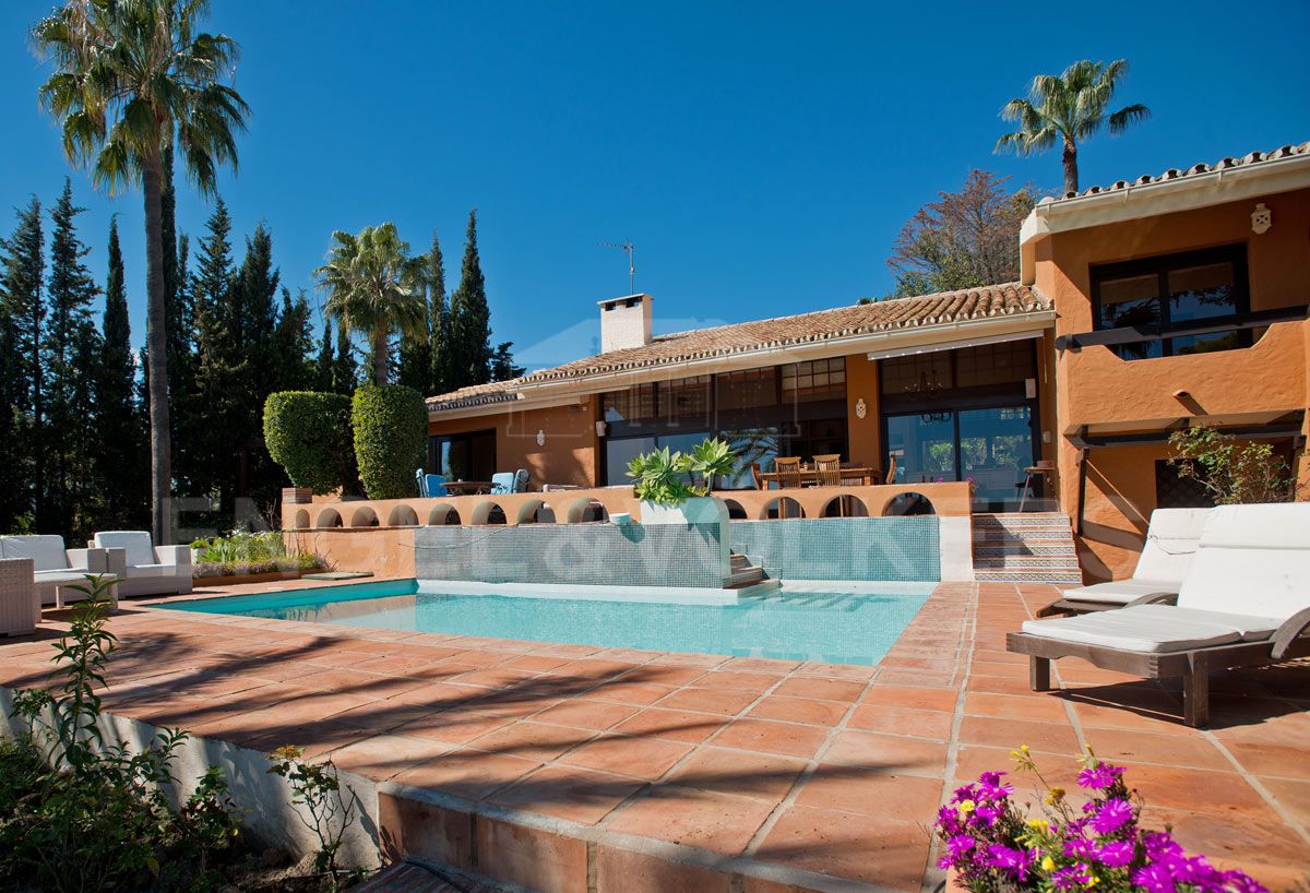 Keenly priced Villa in Marbella with fantastic sea views, Marbella Hill ...