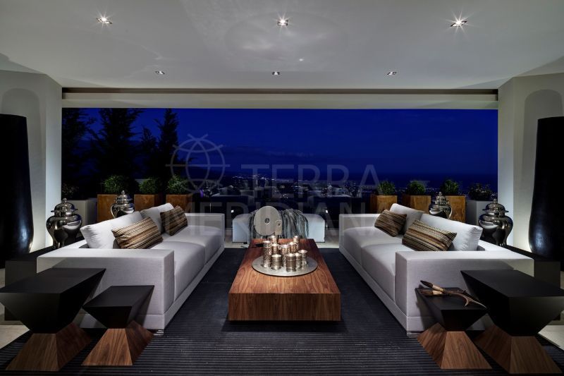Stunning modern villa with infinity pool and panoramic views for sale in La Zagaleta, Benahavís