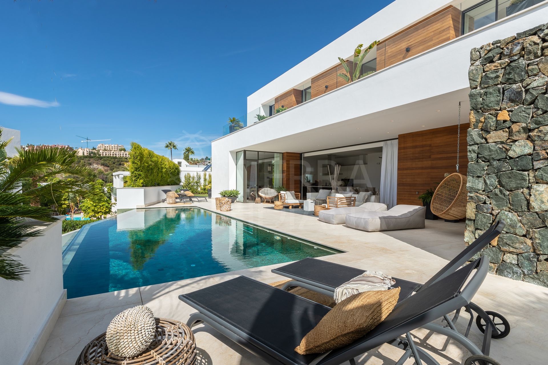 Villa contemporánea excepcional a la venta en El Herrojo, La Quinta Golf, Benahavis