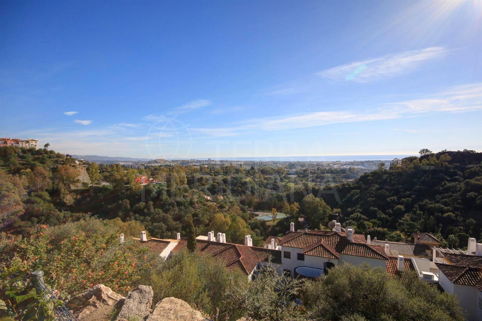 Plot for Sale in Puerto del Almendro, Benahavis with panoramic golf and sea views