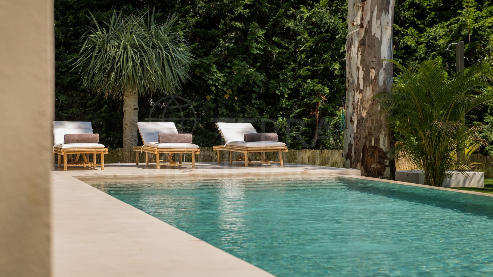 Turnkey landmark luxury villa very close to the beach for sale in Los Monteros Playa, Marbella East