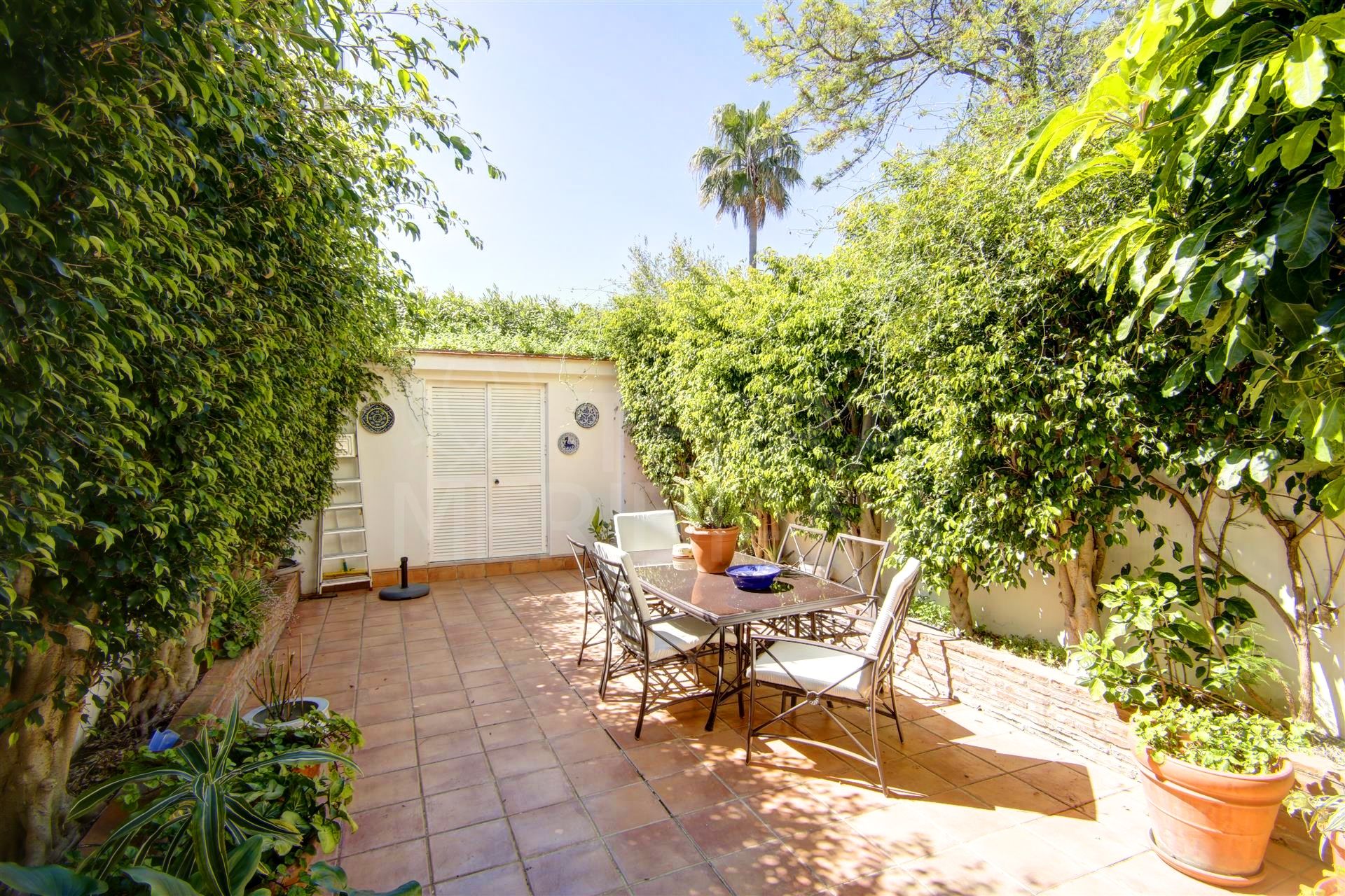 Lovely ground floor duplex apartment recently reformed, close to Estepona Marina with a large patio