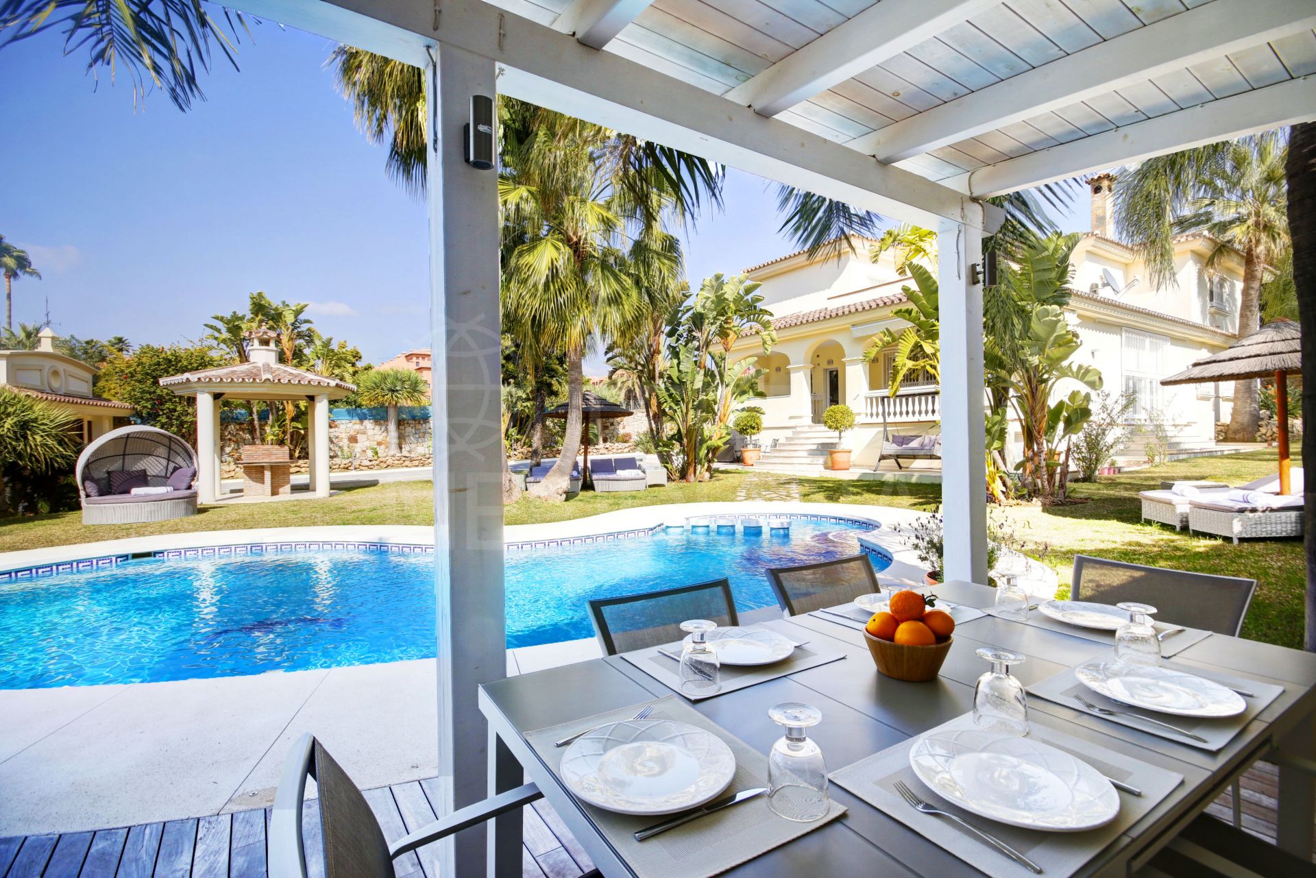 Belle villa moderne à vendre avec vue sur la mer à Bel Air, Estepona