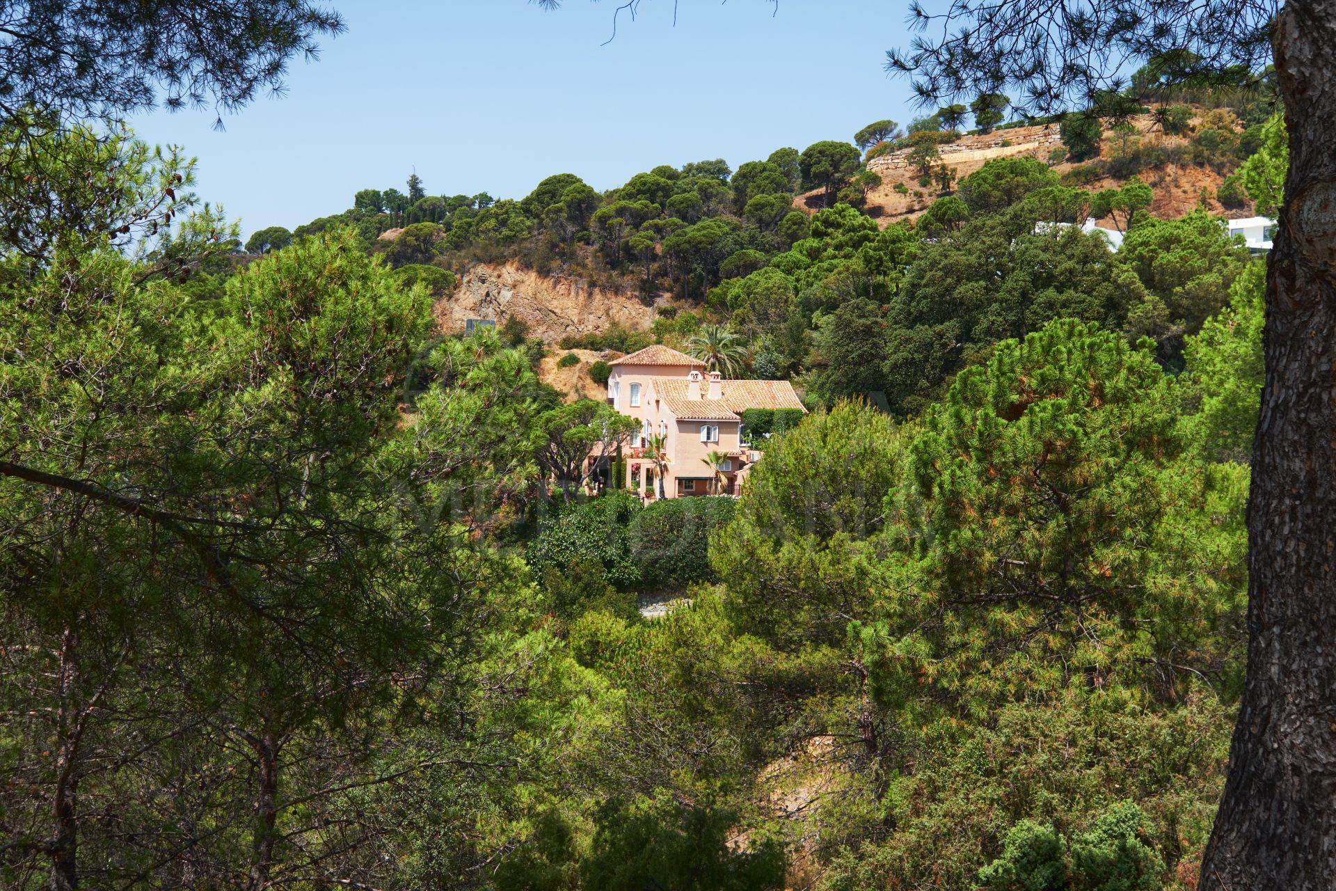 Villa traditionnelle de luxe avec appartement d'invités et vue sur la mer à vendre à El Madroñal, Benahavis