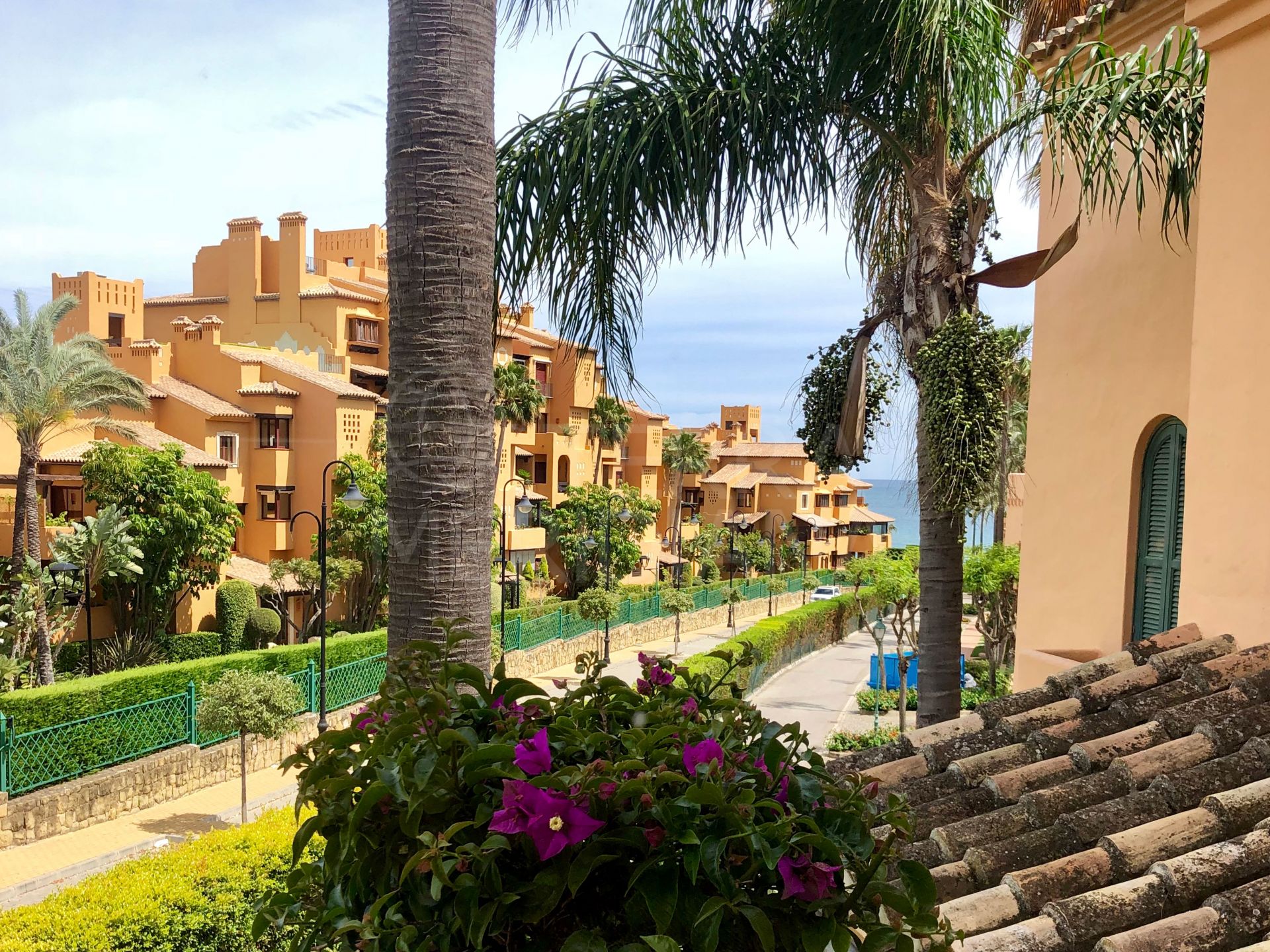 Gorgeous 2 bedroom townhouse for sale in Alcazaba Beach Townhouses, Estepona