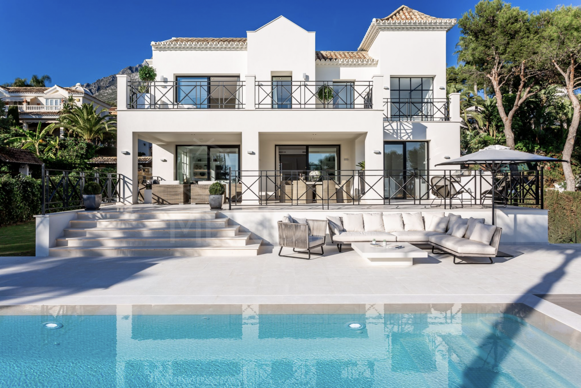 Villa de luxe avec vue imprenable sur la mer à vendre à Sierra Blanca, Marbella Golden Mile