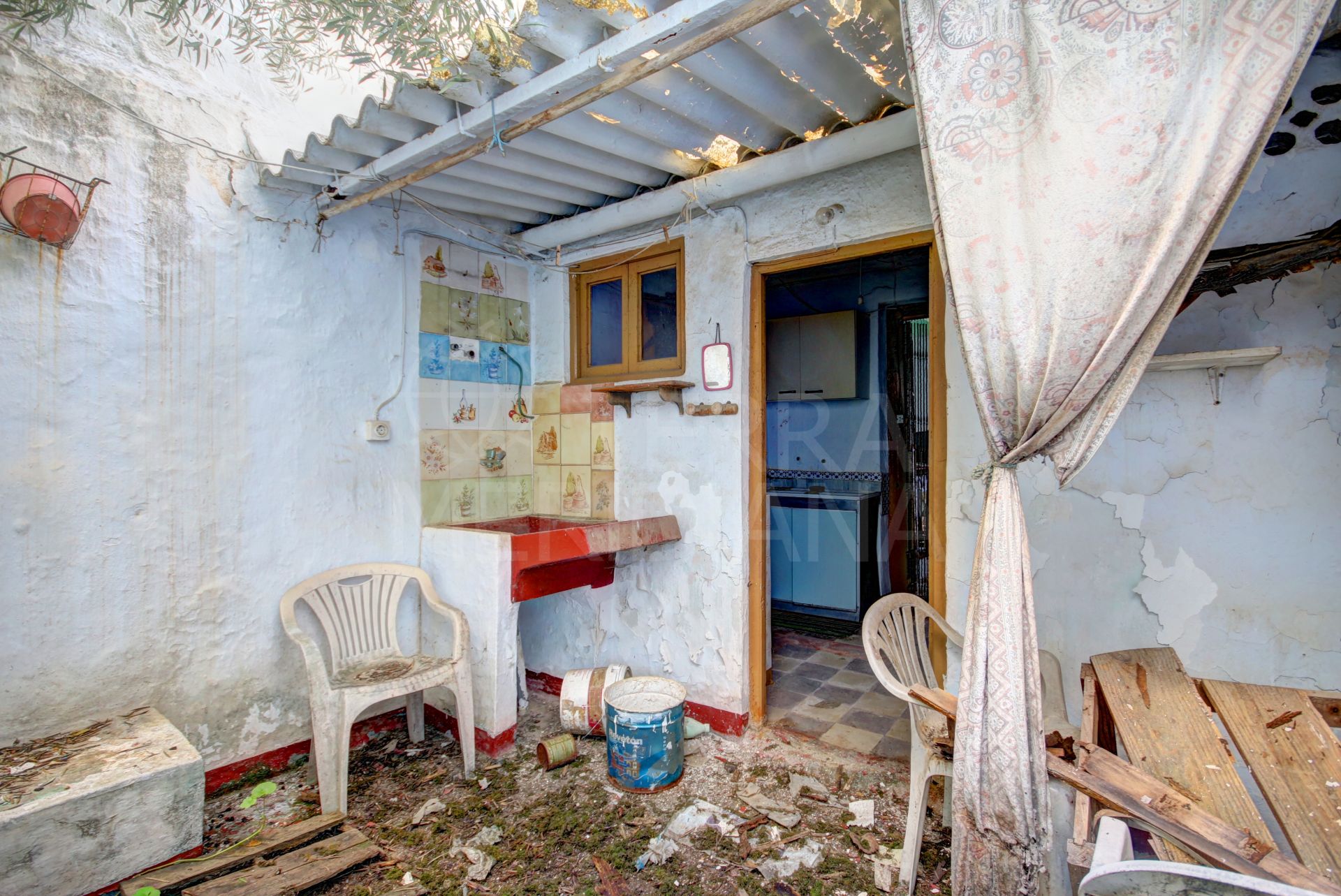 Casa mata en venta en el casco antiguo de Estepona, menos de 100 metros de la play