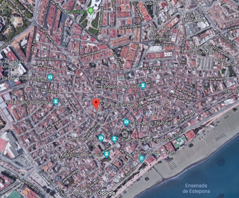 Large plot for sale at the top of Estepona old town