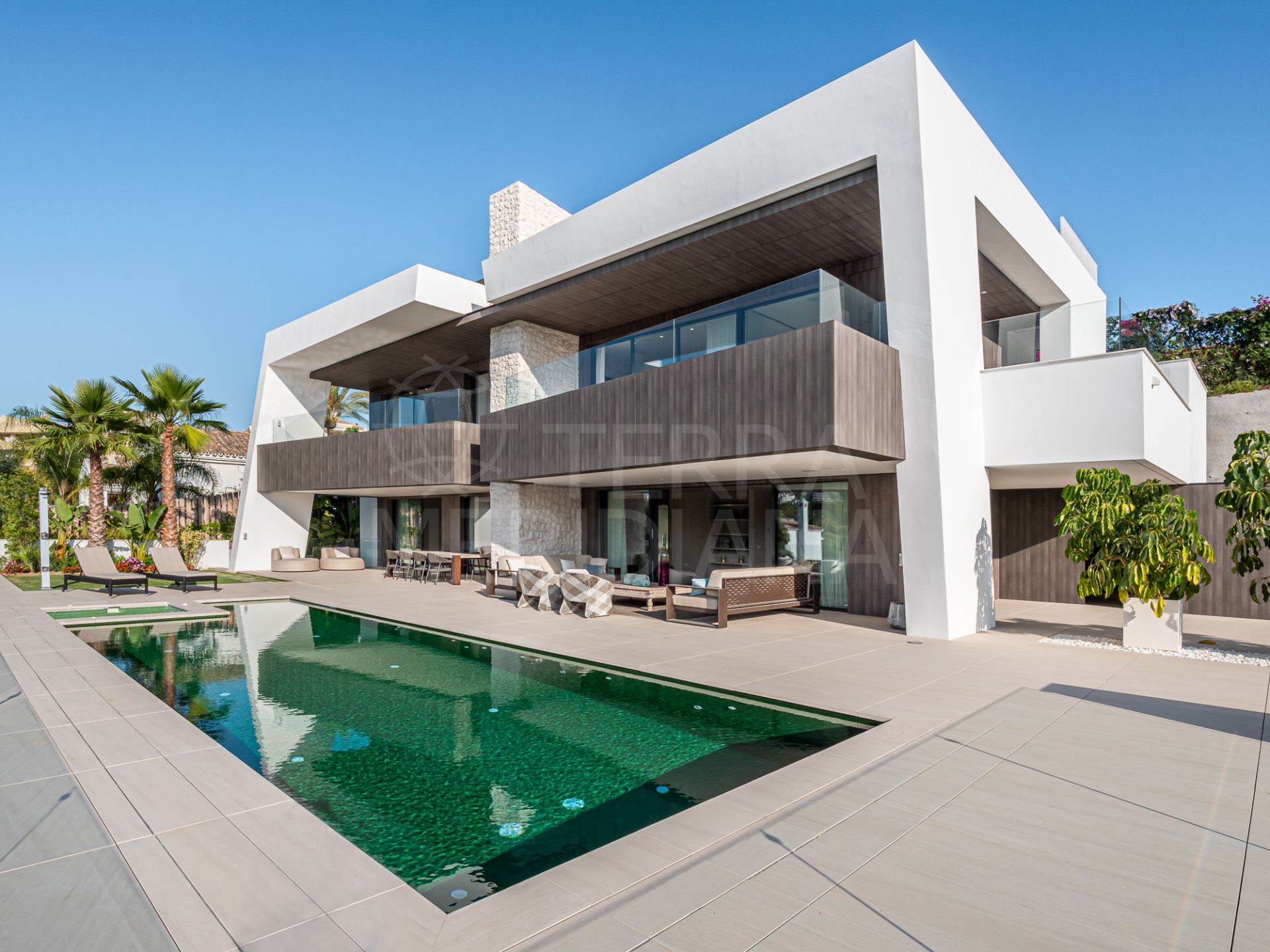 Modern 4 Bedroom Villa With Golf Views And Pool For Sale In Nueva Andalucia Marbella