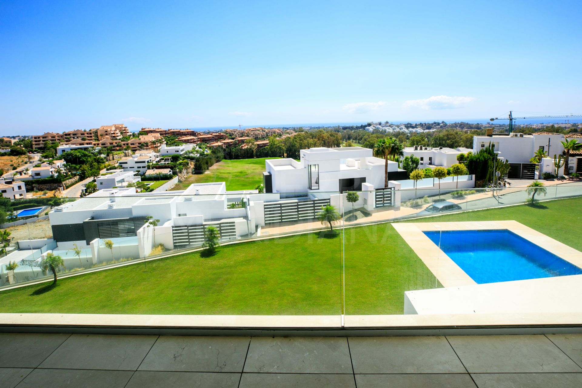 Fantastic contemporary new villa for sale in los Capanes, with Golf views and close to Marbella