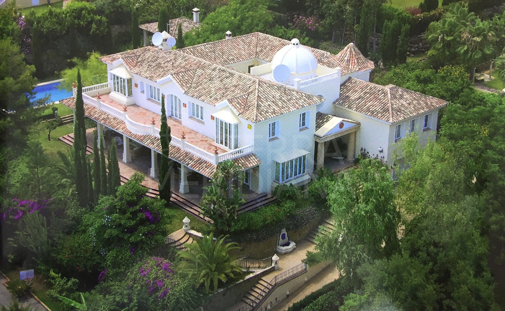 Villa elegante y lujosa en Sierra Blanca con vistas al mar en Marbella