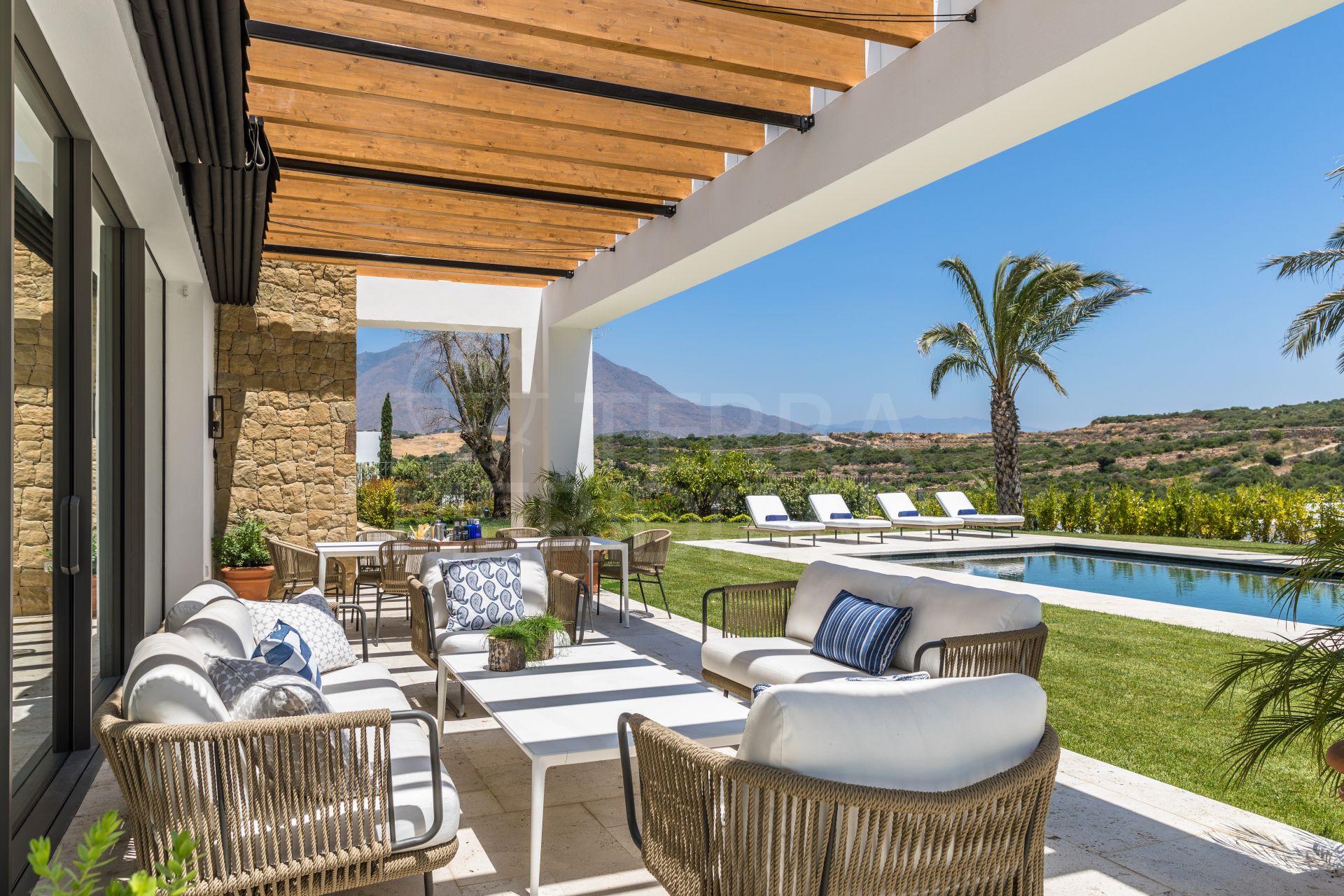 Luxueuse villa neuve de 5 chambres à coucher en première ligne du golf à vendre à Cortesin Golf, Casares