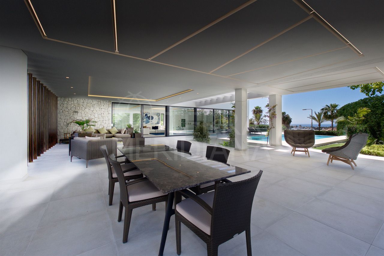 Stunning new modern villa with endless views for sale in La Alquería, Benahavís