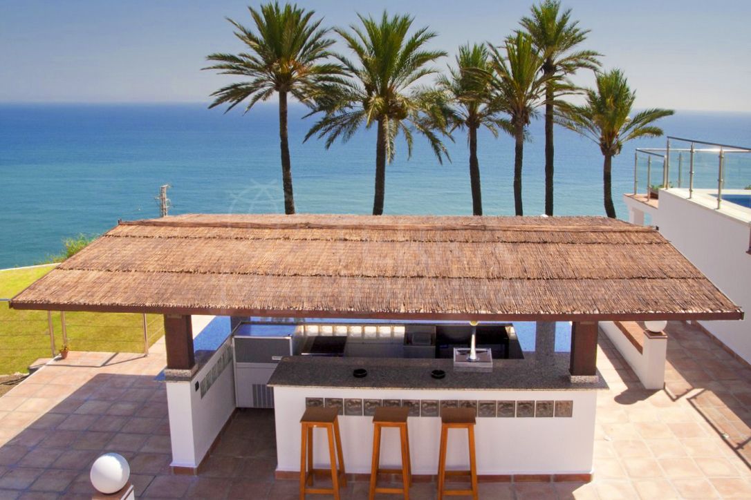 Villa idílica en venta con impresionantes vistas al mar en Manilva costa