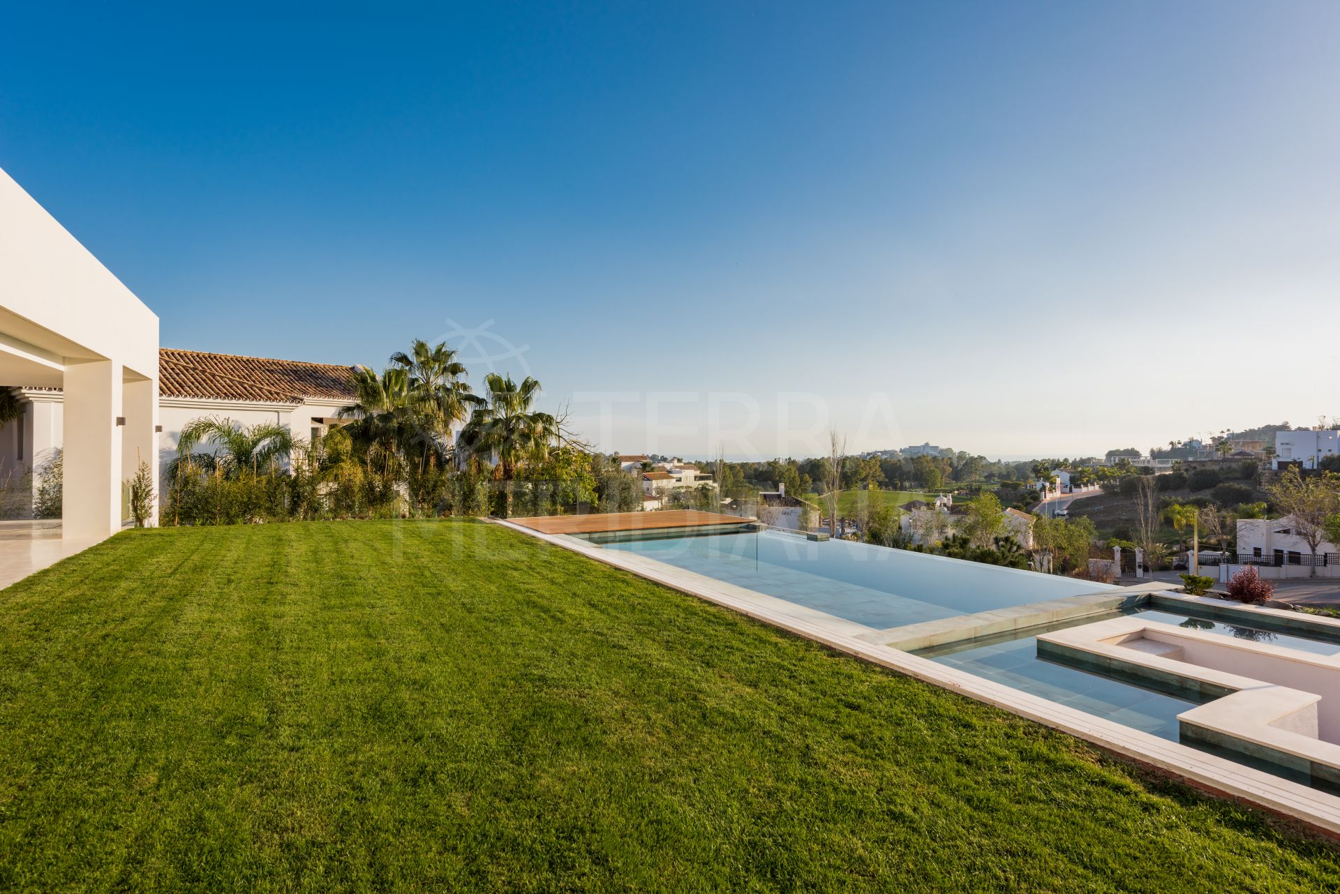 Brand new modern villa for sale in La Alqueria in Benahavis, with private pool and sea views