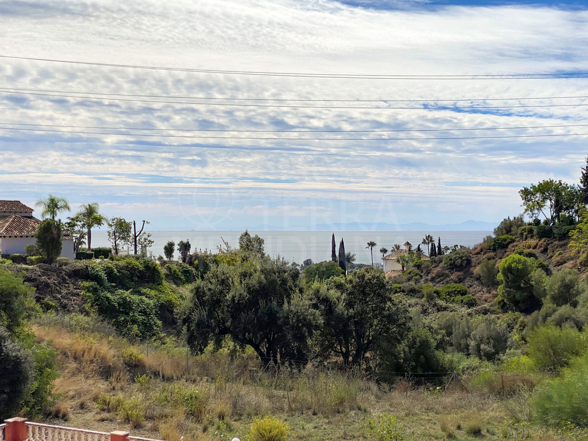 Refurbishment opportunity for stately villa with sea views for sale near Selwo, La Panera Estepona
