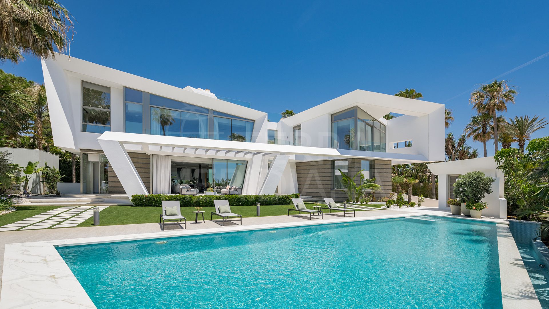 Villa contemporaine neuve à vendre à Los Monteros Playa, Marbella Est