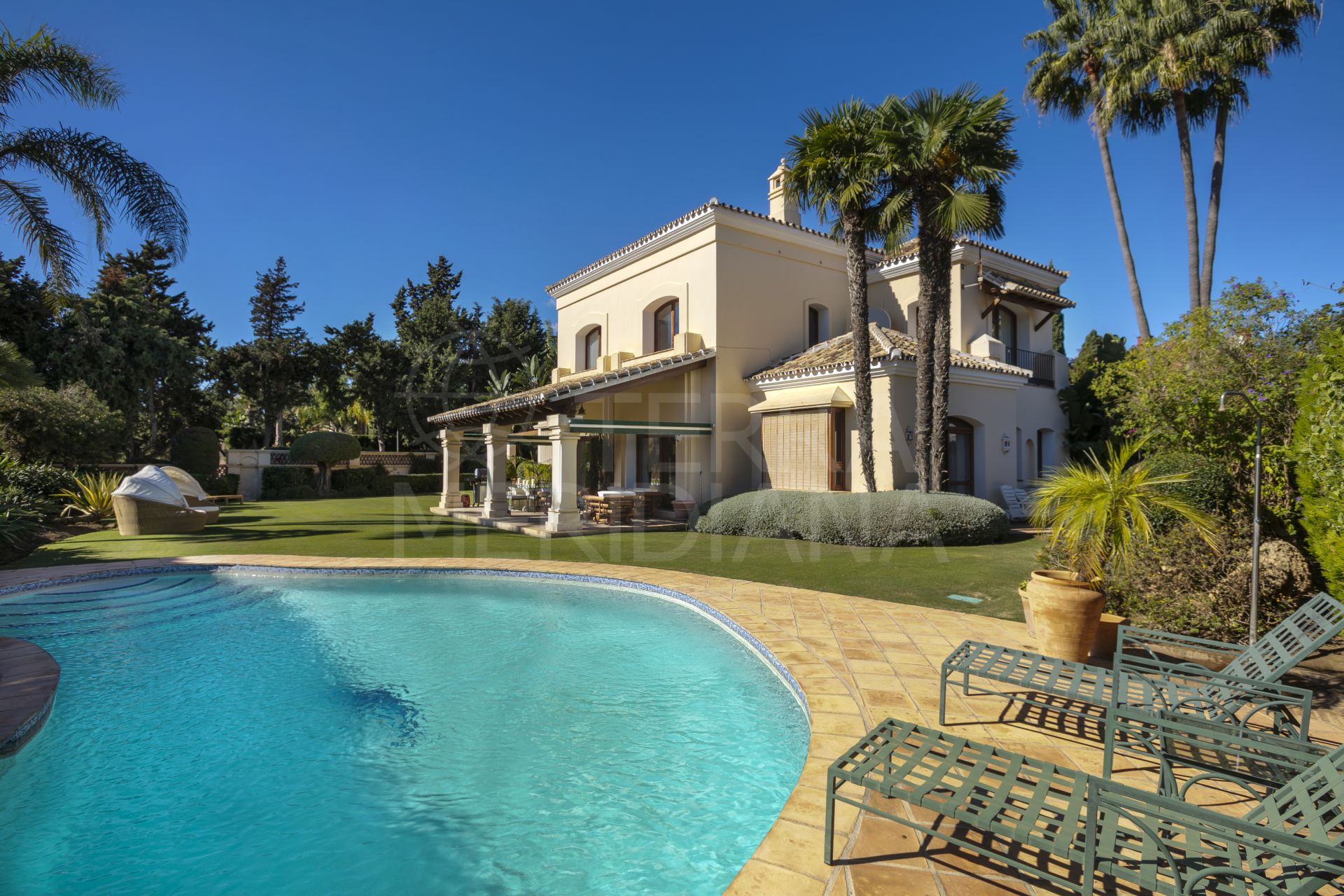 Villa with the opportunity to completely customise for sale in Guadalmina Baja, San Pedro de Alcantara