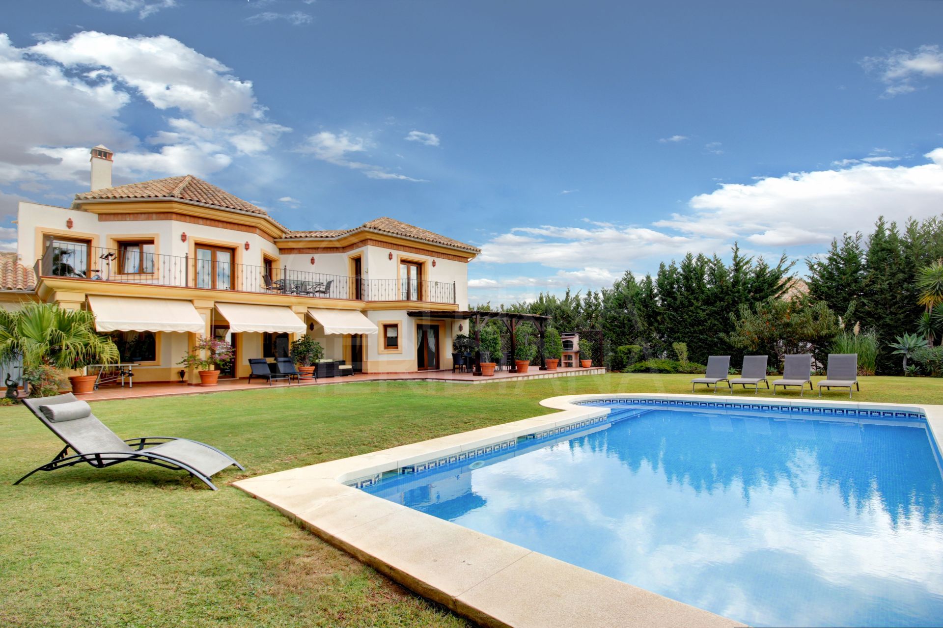Spectacular 6 bedroom luxury villa with sea and golf views for sale in Los Flamingos, Benahavis